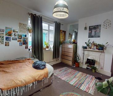 4 bedroom terraced house to rent - Photo 6