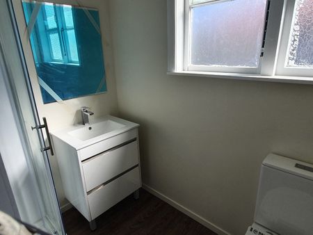 Handy Location - Photo 2