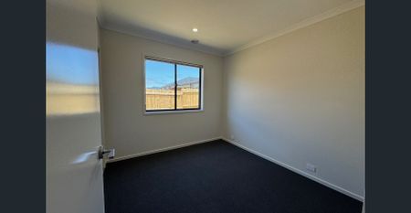 Near new 3 bedroom home! - Photo 5