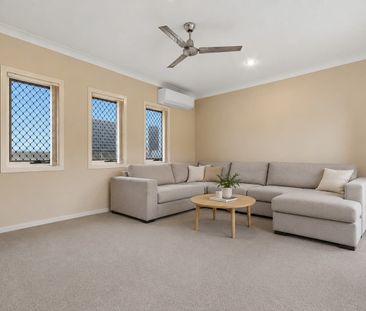 Spacious Coastal Living with a Private Courtyard - Photo 1