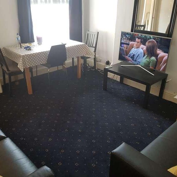 Derby Grove, Bed // Bath, NG7 - Photo 1