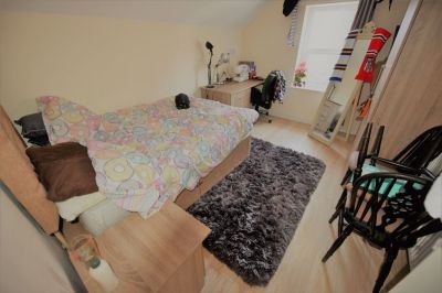 2 bedroom Flat in Otley Road, Leeds - Photo 3