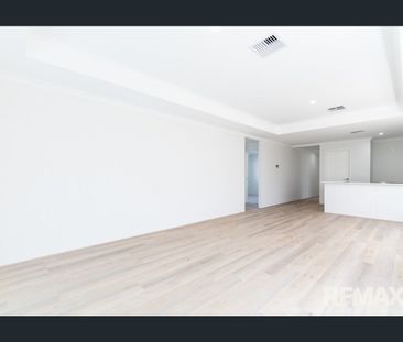 Brand New 4x2 with Theatre - Alkimos Beach! - Photo 2