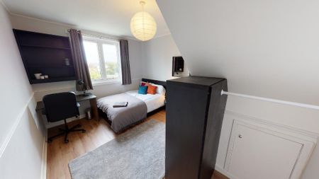 1 bedroom in a house share to rent - Photo 2
