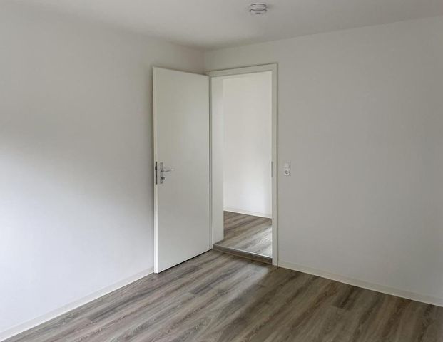 Helle 3-Zimmer-Dachgeschosswohnung mit Sichtbalken in Chemnitz-Hilbersdorf! - Foto 1