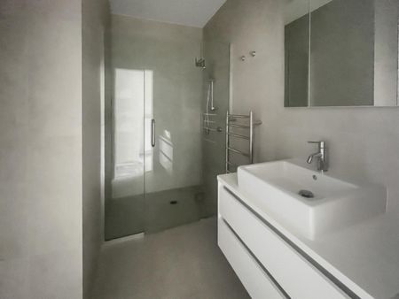 Immaculately presented sunny apartment - Photo 5