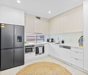 Elegant Waterfront Townhouse in the Heart of Emerald Lakes - Photo 3