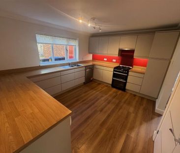 4 bedroom detached house to rent - Photo 6