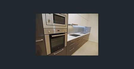 SUPERBLY APPOINTED EXECUTIVE STYLE APARTMENT - Photo 5