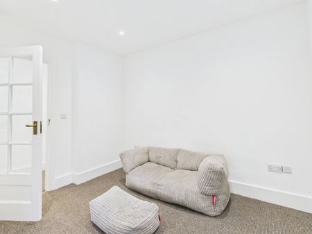 Fulmer Lane, Gerrards Cross, Buckinghamshire,SL9 - Photo 2