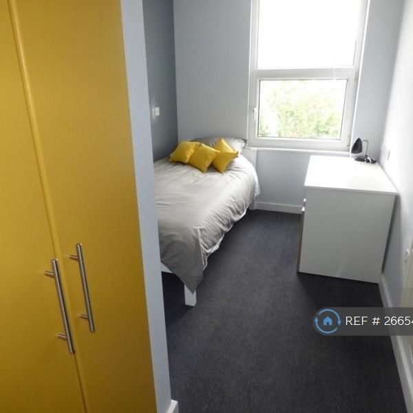 1 bedroom in a flat share to rent - Photo 1