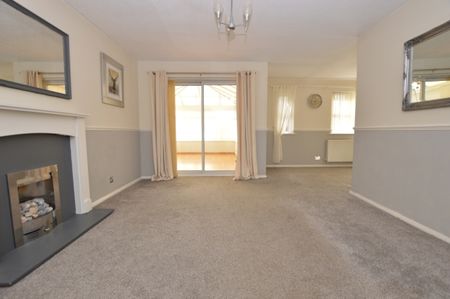 3 Bedroom Detached House - Photo 2