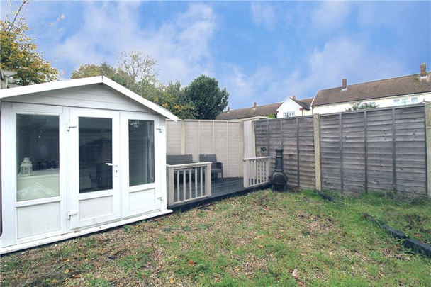 2 bedroom maisonette to rent - Photo 1