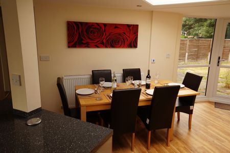 Roe Lane Room 4 - Photo 4