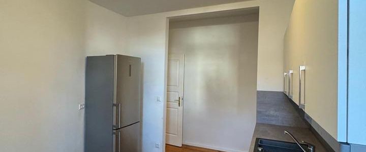 Großzügige, modernisierte 2-Zimmer-Altbauwohnung mit EBK I Badewanne I Balkon - Foto 1