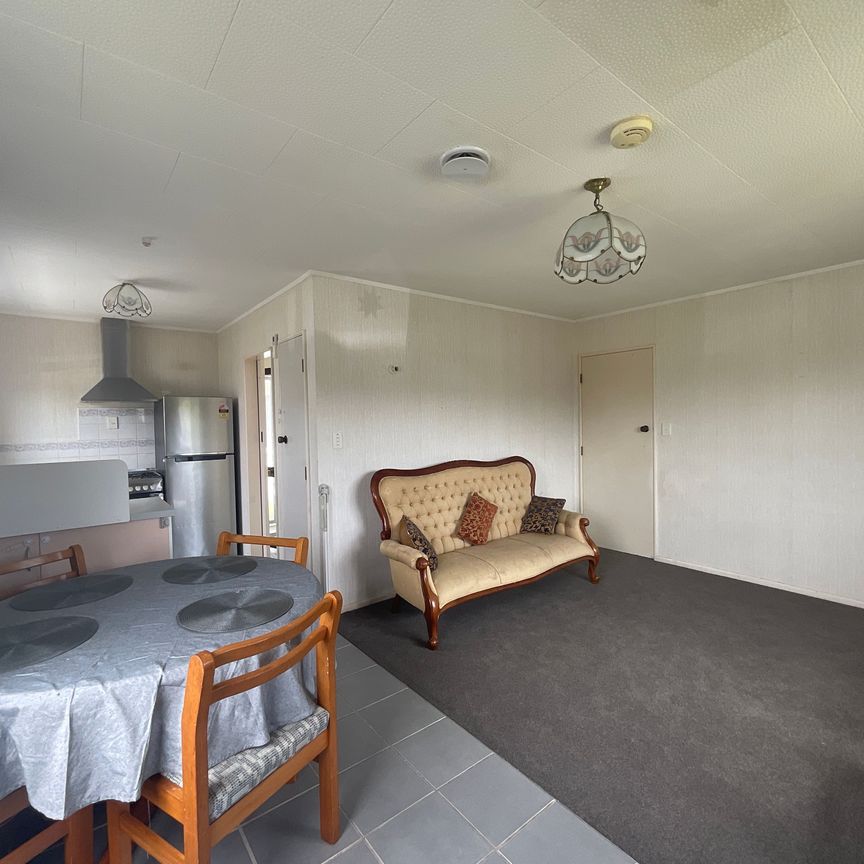 COMFORTABLE TWO BEDROOM UNIT - CLOSE TO HOSPITAL - Photo 1