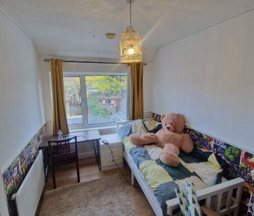 Hunters Square, Dagenham, RM10 - Photo 1