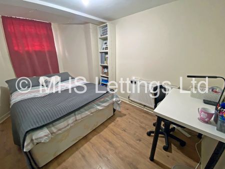 6 Bedroom Mid Terraced House for rent in Royal Park Terrace - Photo 3