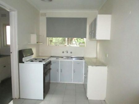 Large 2 Bedroom Unit - Photo 4