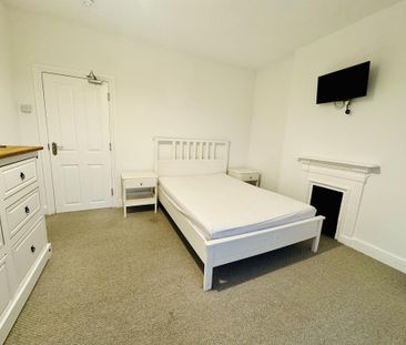 1 bedroom in a house share to rent - Photo 2