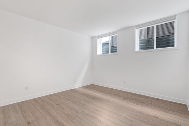 For Lease - 802 Ninaatik Place Unit# B, Blossom Park - Airport and Area, Ontario - Photo 1