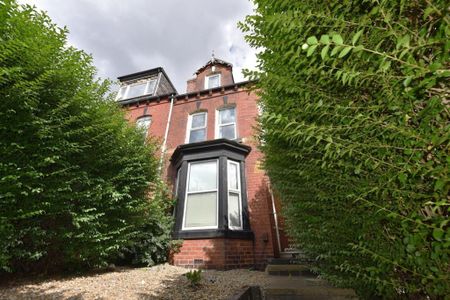 5 bedroom House in Cardigan Road, Leeds - Photo 2