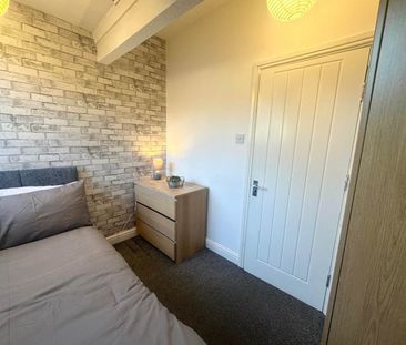 Glebe Avenue (Room 3), Kirkstall, Leeds - Photo 3