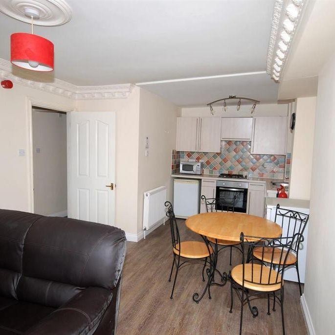 2 bedroom flat to rent - Photo 1