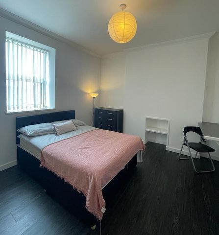 3 bedroom apartment to rent - Photo 4