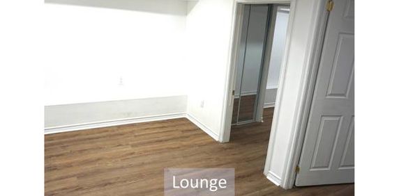 Large Bright Reno 3BD 1BR Apartment - Photo 2