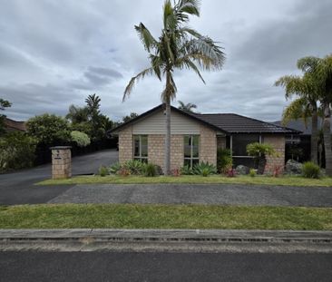 SPACIOUS FOUR-BEDROOM HOME WITH AMPLE PARKING - Photo 4