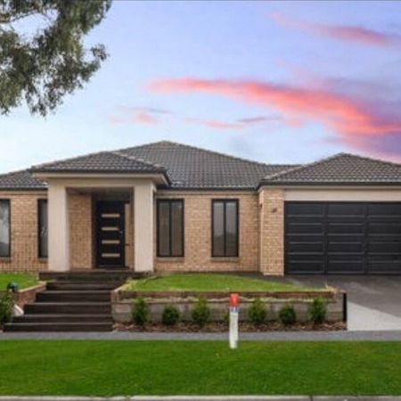 Cranbourne - Photo 4