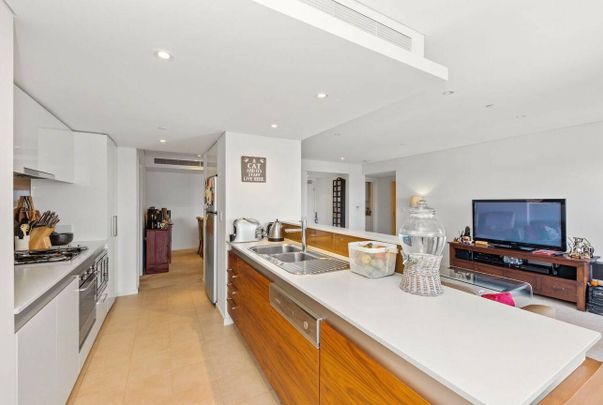 Luxury Burswood Apartment with Views! - Photo 1