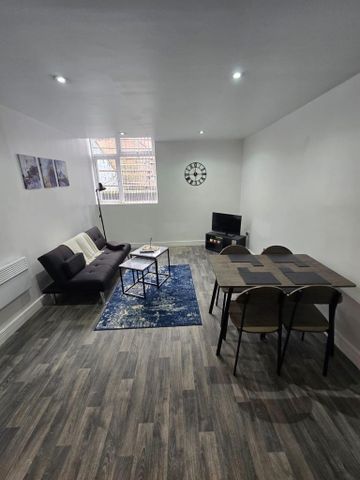 14 bedroom block of apartments to rent - Photo 3
