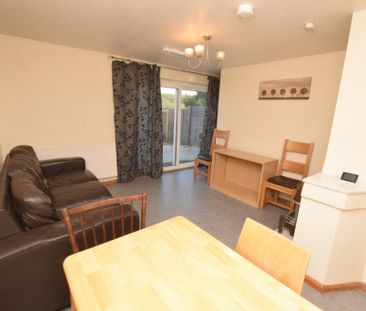 4 bedroom terraced house to rent - Photo 1