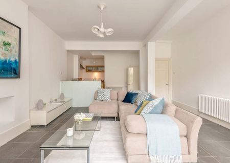 1 Bed Flat, Gayfield Square, EH1 - Photo 4