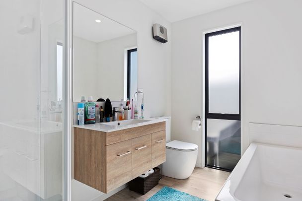 Modern Comfort in Ravenswood - Photo 1