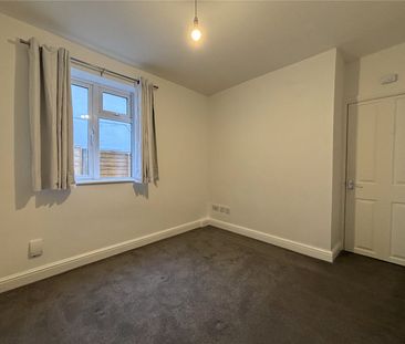 York Road, Aldershot, Hampshire, GU11 - Photo 5