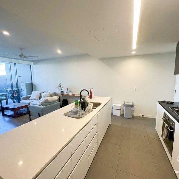 LUXURY 1 BEDROOM APARTMENT IN WEST END - Photo 1