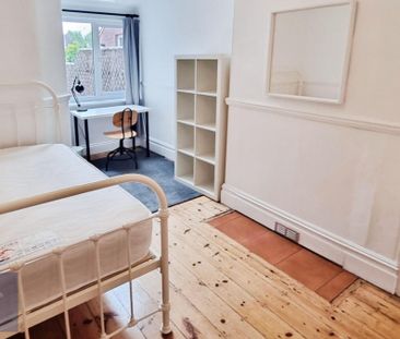 6 bedroom House To Let - Photo 5