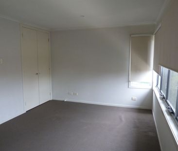 Modern, Spacious & Perfectly Located! - Photo 5