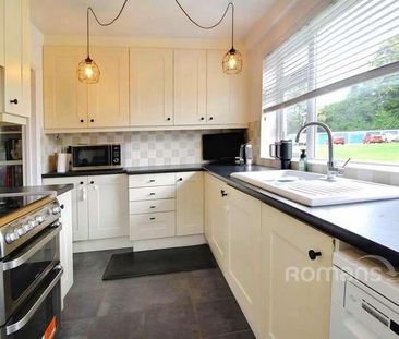 Prospect Road, Farnborough, Hampshire, GU14 - Photo 4