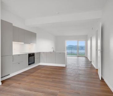 Lys 3-værelses lejlighed med altan og panoramaudsigt i Nørresundby - Foto 2