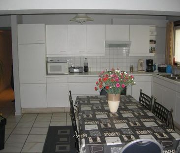 Centraal gelegen ruim appartement met 2 slaapkamers. - Foto 5