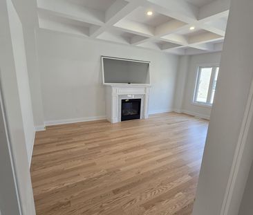 For Lease - 8 La Reine Avenue, Richmond Hill, Ontario - Photo 3