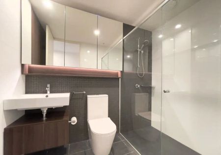 “Prestigious Two Bedroom Apartment – Lennox Riverside Building” - Photo 2