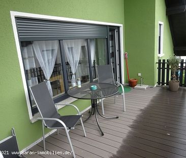 ID> ::: Aufgepasst- TOP Dachgeschosswohnung mit Einbauküche und großem Balkon in kleiner Wohneinheit - Photo 1