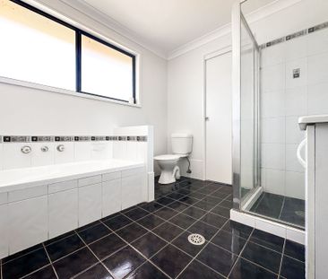 Spacious, Newly Renovated Townhouse - Photo 4