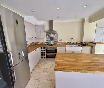 4 bedroom semi-detached house to rent - Photo 6
