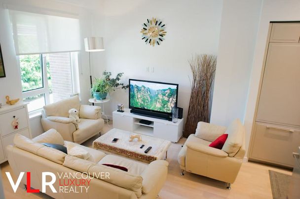 Townhouse in Vancouver West Side, BC - Photo 1